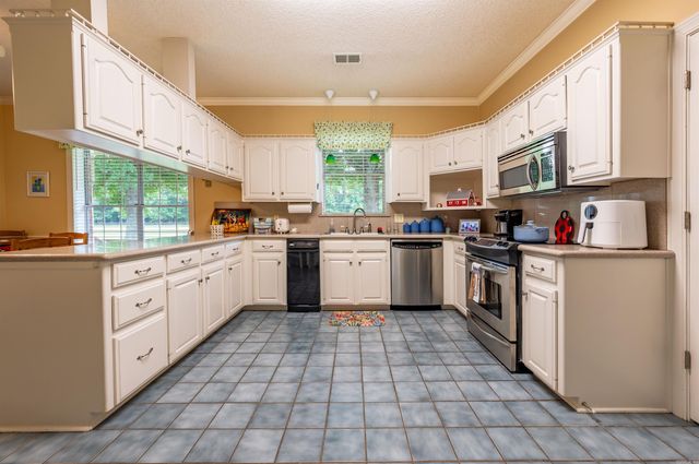 32 Rodeo Drive, Austin, AR 72007