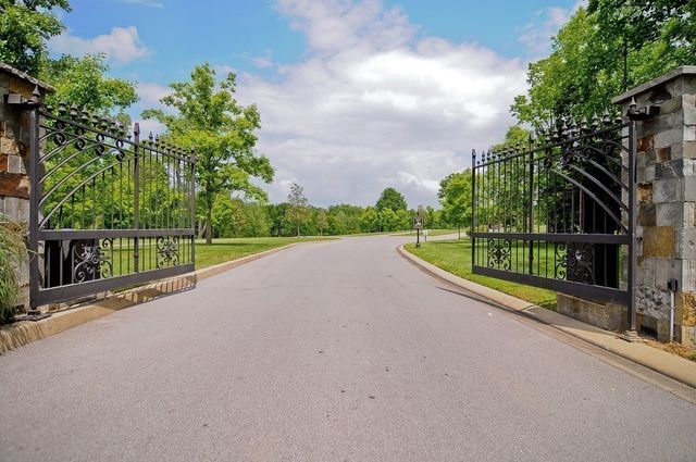 4672 Majestic Meadows Dr, Arrington, TN 37014