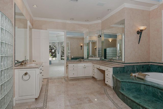 2 Wexford Court, Houston, TX 77024