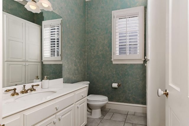 2 Wexford Court, Houston, TX 77024