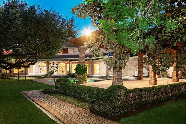 2 Wexford Court, Houston, TX 77024