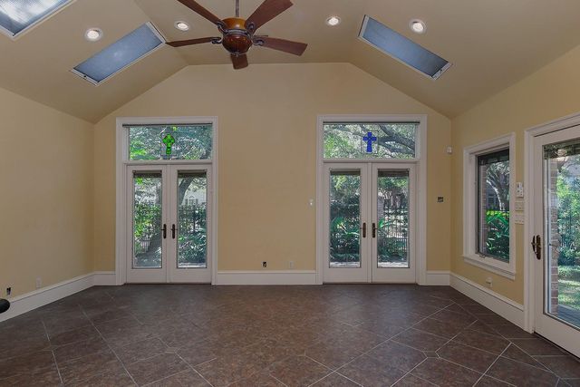 2 Wexford Court, Houston, TX 77024