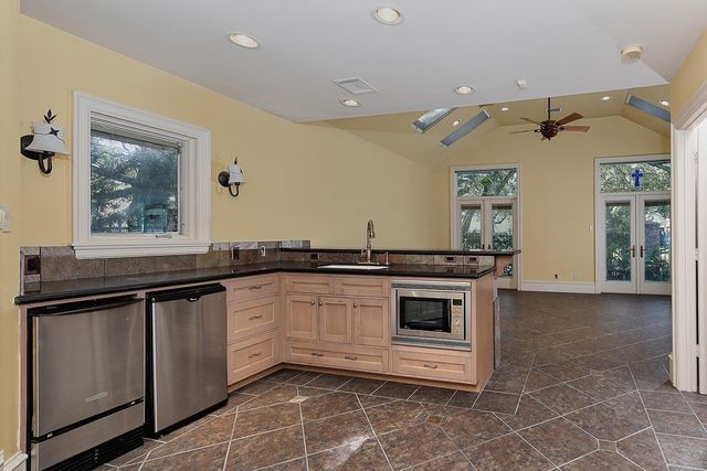 2 Wexford Court, Houston, TX 77024