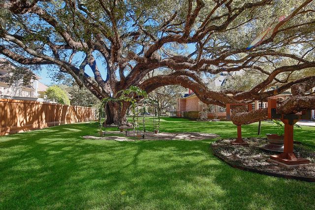 2 Wexford Court, Houston, TX 77024