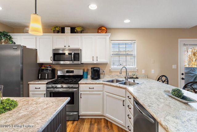 4822 Middlesex Dr, Louisville, KY 40245