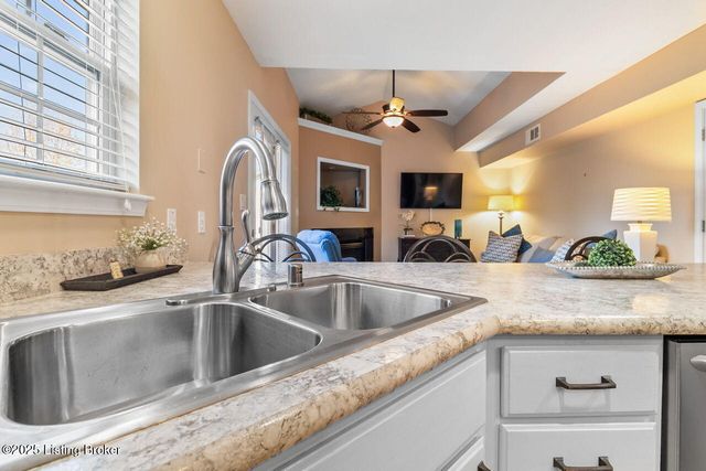 4822 Middlesex Dr, Louisville, KY 40245