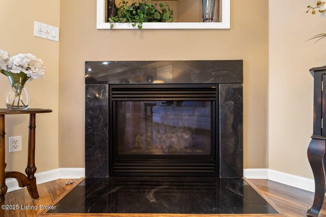 4822 Middlesex Dr, Louisville, KY 40245