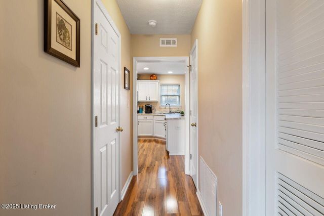 4822 Middlesex Dr, Louisville, KY 40245