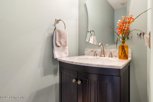 4822 Middlesex Dr, Louisville, KY 40245