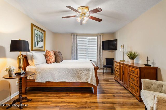 4822 Middlesex Dr, Louisville, KY 40245