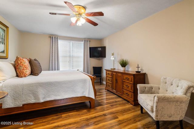 4822 Middlesex Dr, Louisville, KY 40245