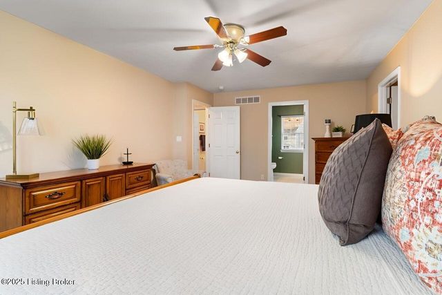 4822 Middlesex Dr, Louisville, KY 40245