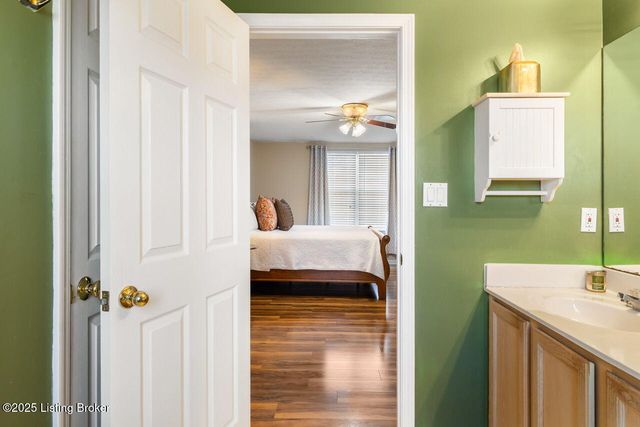 4822 Middlesex Dr, Louisville, KY 40245