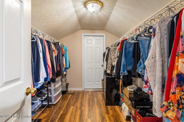 4822 Middlesex Dr, Louisville, KY 40245