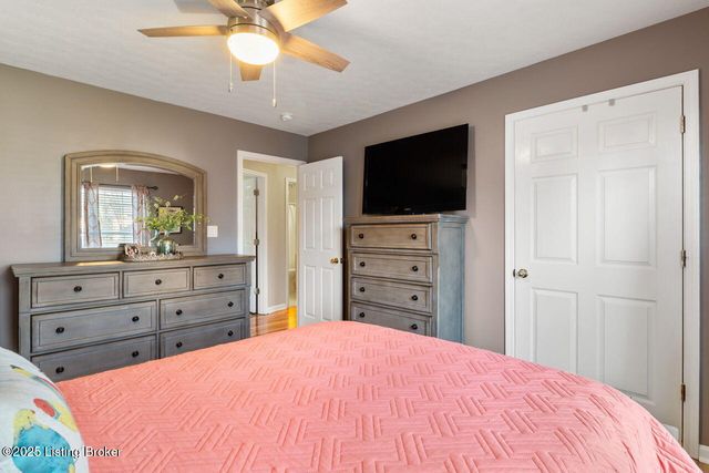 4822 Middlesex Dr, Louisville, KY 40245