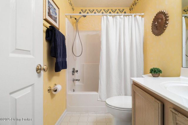 4822 Middlesex Dr, Louisville, KY 40245