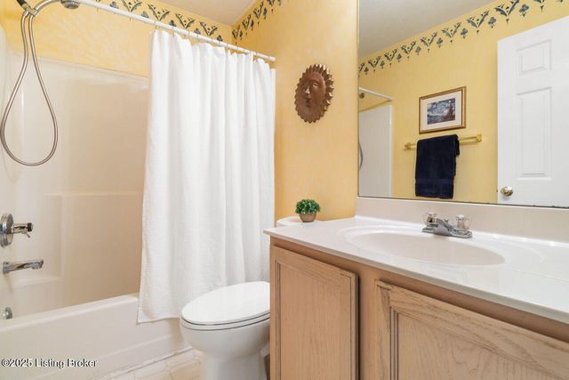 4822 Middlesex Dr, Louisville, KY 40245