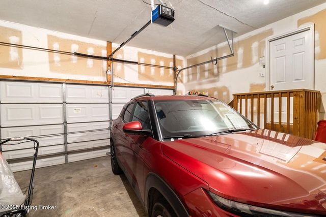 4822 Middlesex Dr, Louisville, KY 40245