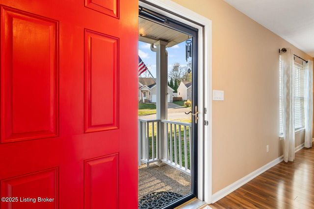 4822 Middlesex Dr, Louisville, KY 40245