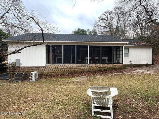 105 Scuppernong Court, West End, NC 27376