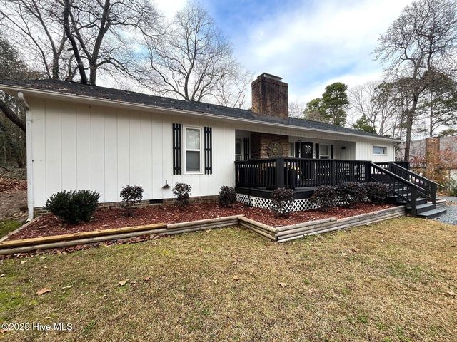 105 Scuppernong Court, West End, NC 27376