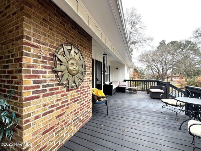 105 Scuppernong Court, West End, NC 27376