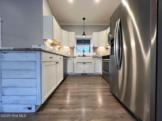 105 Scuppernong Court, West End, NC 27376