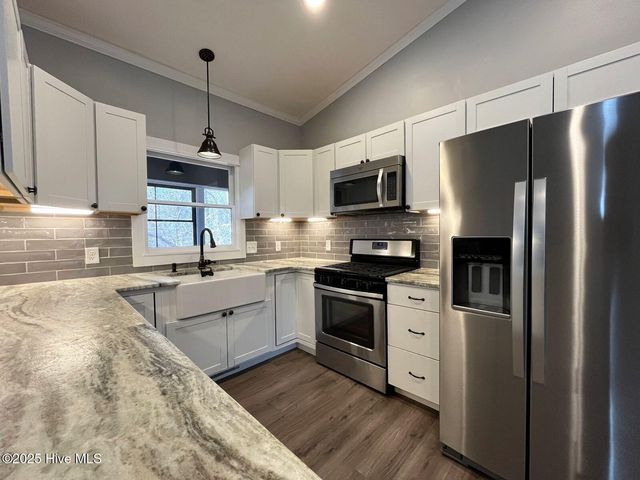 105 Scuppernong Court, West End, NC 27376