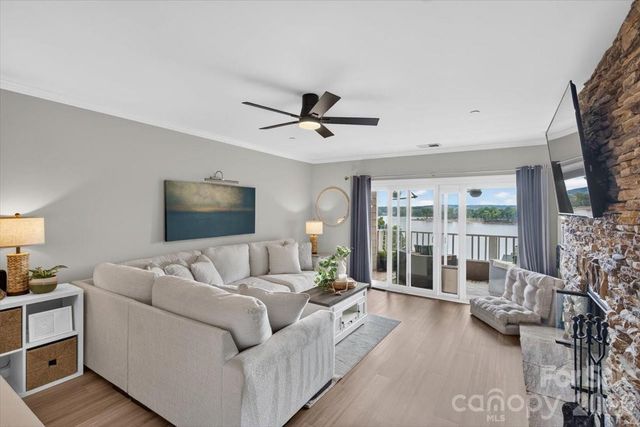 9709 Emerald Point Drive 8, Charlotte, NC 28278