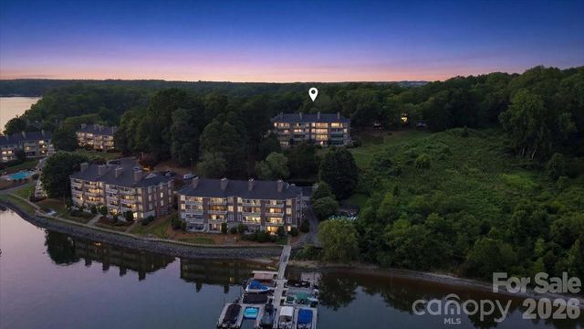 9709 Emerald Point Drive 8, Charlotte, NC 28278