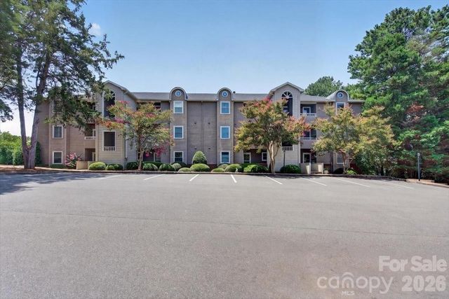 9709 Emerald Point Drive 8, Charlotte, NC 28278