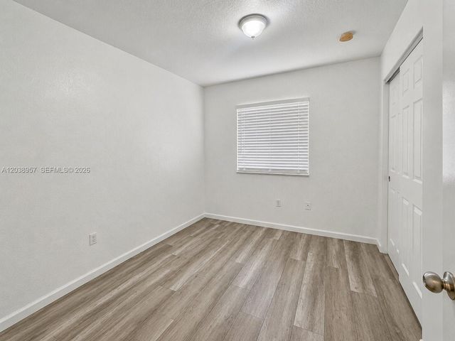 35 SE 3rd Ave 11, Hallandale Beach, FL 33009