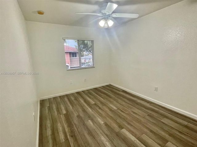 35 SE 3rd Ave 11, Hallandale Beach, FL 33009