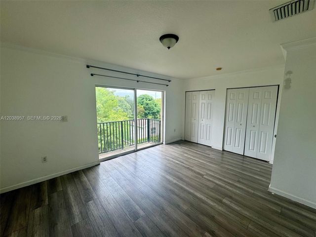 35 SE 3rd Ave 11, Hallandale Beach, FL 33009
