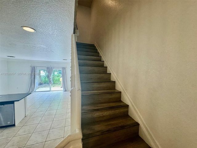 35 SE 3rd Ave 11, Hallandale Beach, FL 33009