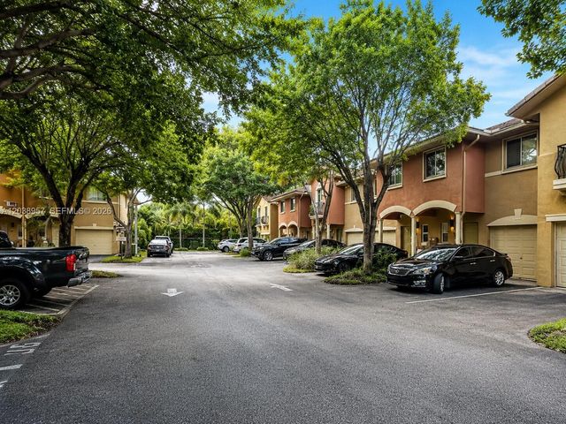 35 SE 3rd Ave 11, Hallandale Beach, FL 33009
