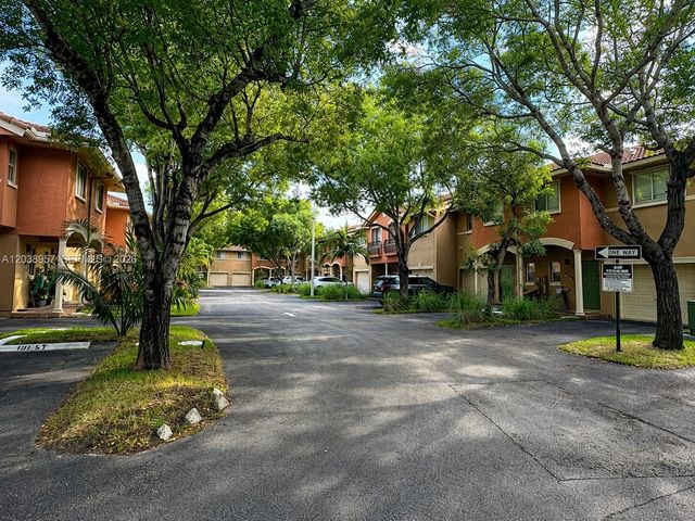 35 SE 3rd Ave 11, Hallandale Beach, FL 33009