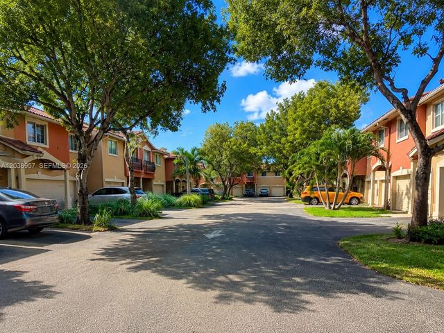 35 SE 3rd Ave 11, Hallandale Beach, FL 33009