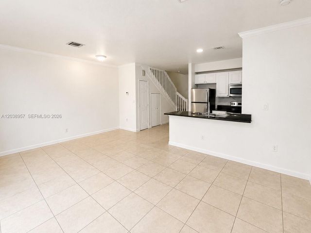 35 SE 3rd Ave 11, Hallandale Beach, FL 33009