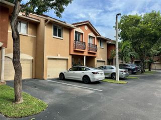 35 SE 3rd Ave 11, Hallandale Beach, FL 33009