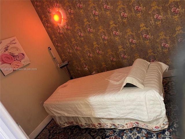 9846 SW 40th St, Miami, FL 33165