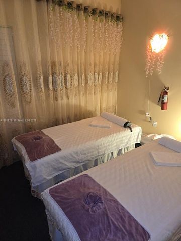 9846 SW 40th St, Miami, FL 33165