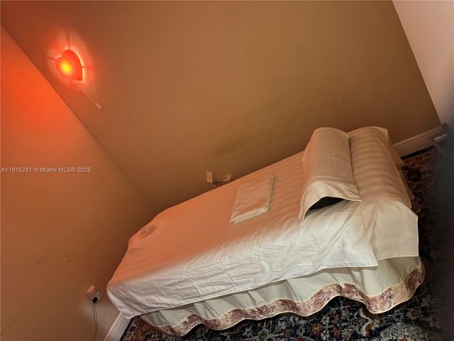 9846 SW 40th St, Miami, FL 33165