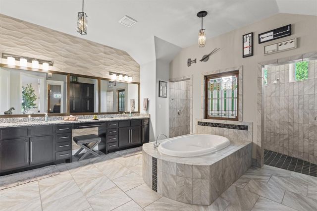 236 Standing Oak DR, Georgetown, TX 78633
