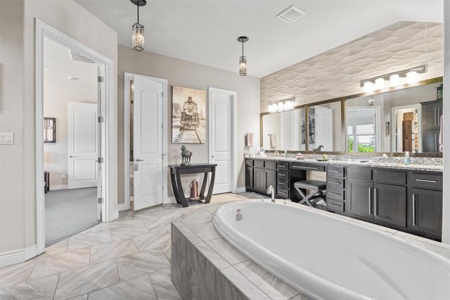 236 Standing Oak DR, Georgetown, TX 78633