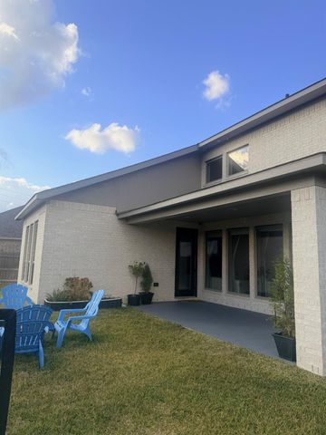 8702 Harbor Pines Drive, Cypress, TX 77433