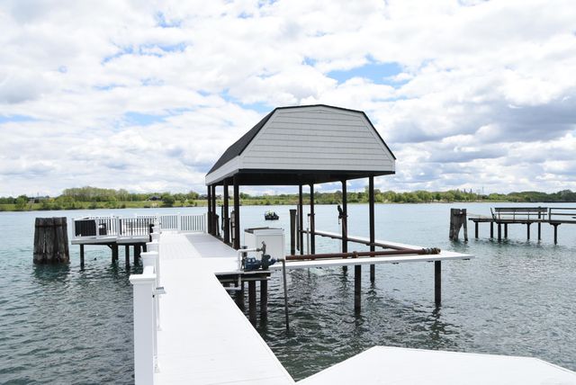 4243 River Road Road, East China Twp, MI 48054