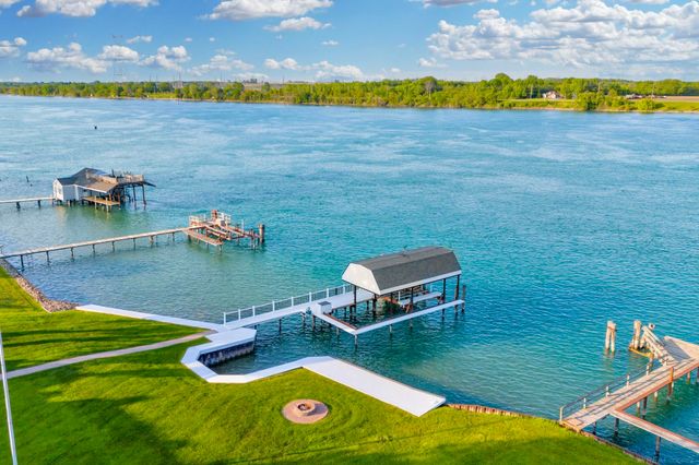 4243 River Road Road, East China Twp, MI 48054
