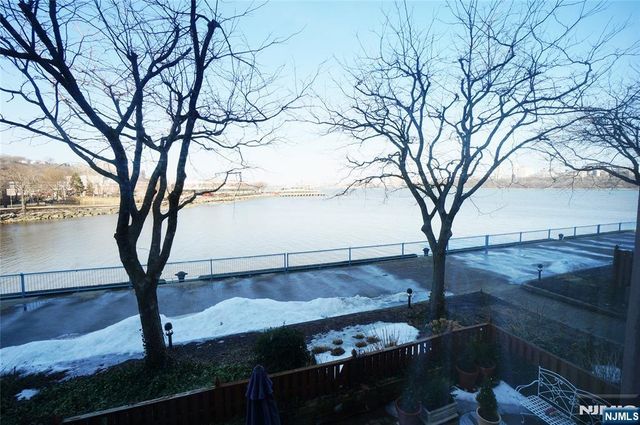 203 Nelson Court O203, Edgewater, NJ 07020