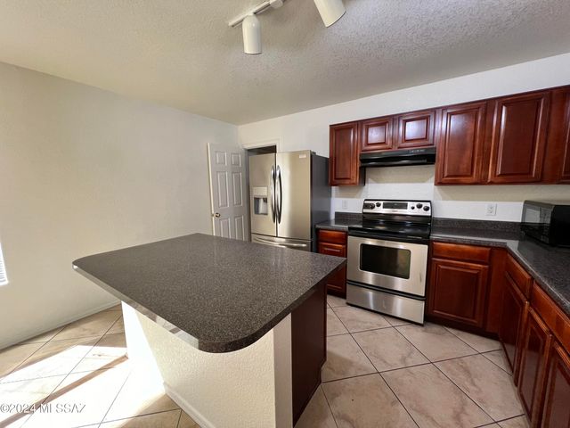 3912 W Oak Springs Trail, Tucson, AZ 85745